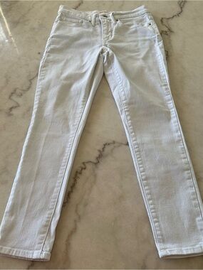 Levi's Women's White Skinny Jeans - Size 27
